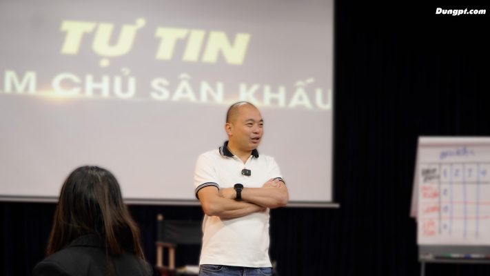 TỰ TIN CÙNG PHẠM TIẾN DŨNG: Tại Sao Việc Khoanh Tay Có Thể Phá Hủy Cơ Hội Bán Hàng Của Bạn?